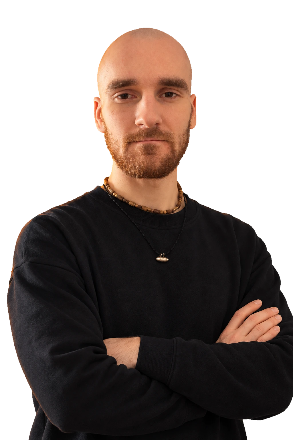 @Zak_Ras со скрещёнными руками — постановочный портрет автора студии
